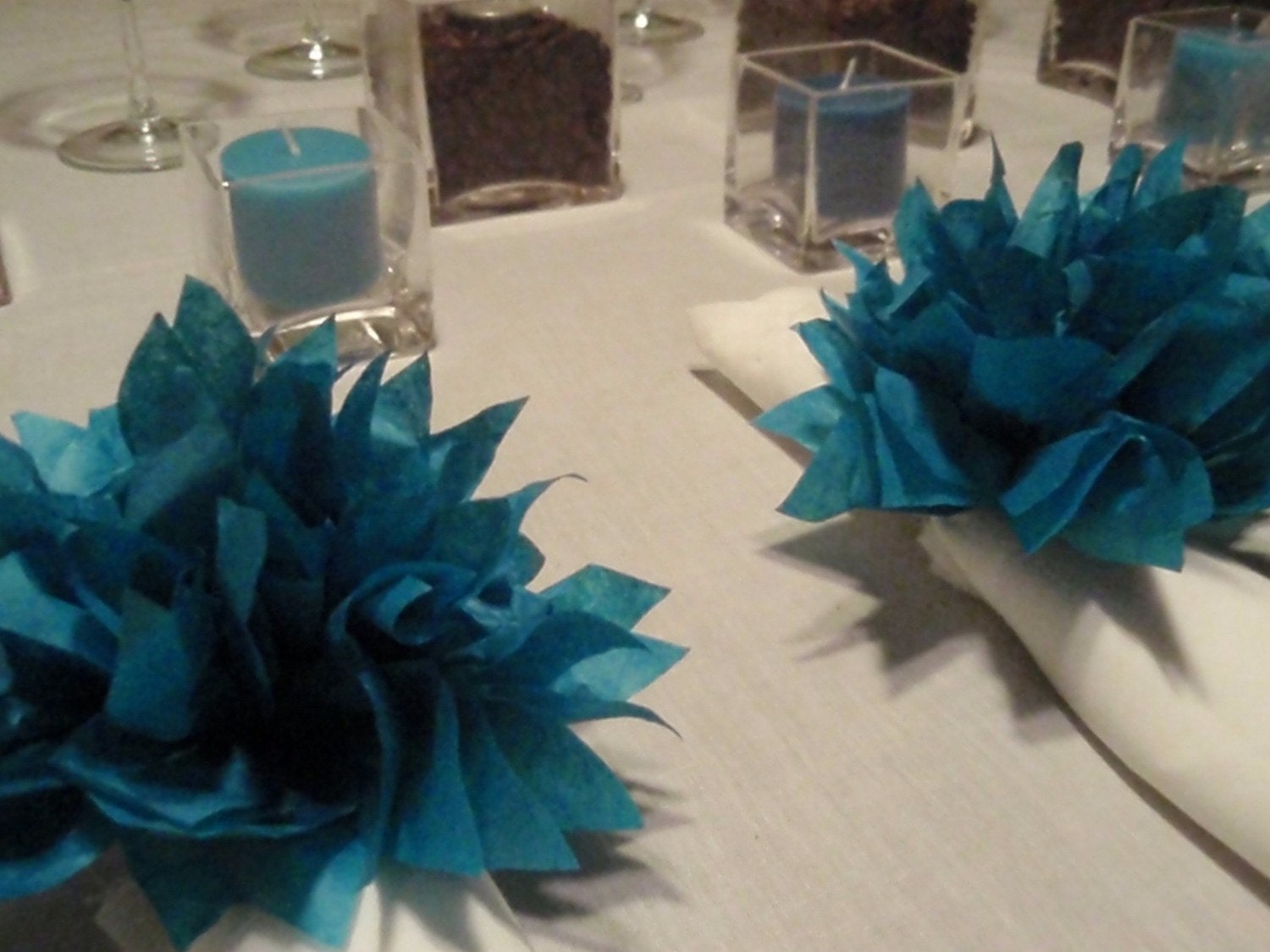 25 Peacock Paper Dahlias. Wedding decor, napkin holders, baby showers, dinner parties, birthday. Tissue paper pom pom.