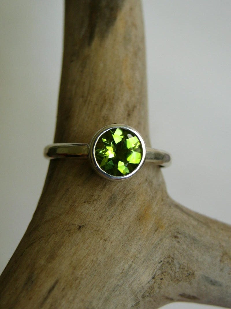 Peridot Solitaire / Stack ring - Sterling silver - Handmade Jewellery Designed by Metalmorphoz - Custom