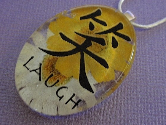 Chinese "LAUGH" Symbol Daisy Real Pressed Flower Glass Pendant in Yellow and White