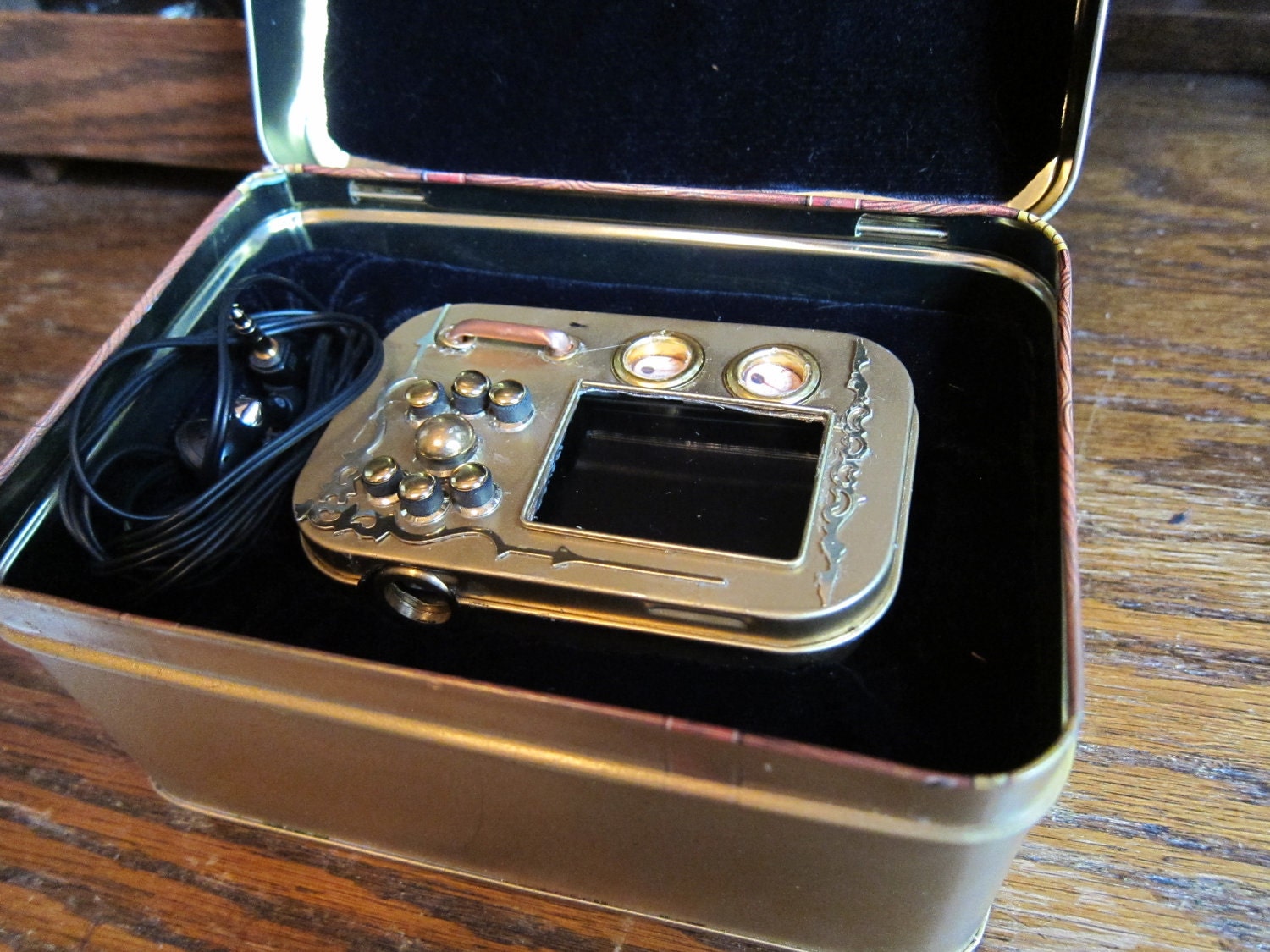 The Pocket Music Library, a Steampunk MP3/video player