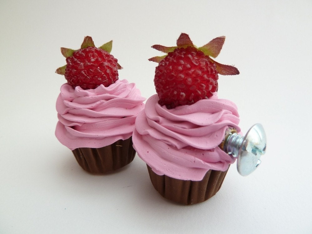 DOOR KNOBS  fake cupcakes set of 2 handle pulls (kitchen,bakery,girls room, coffee shop decoration) pink icing gifts for the holidays