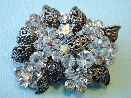Vintage style flowers rhinestone brooch clear/white