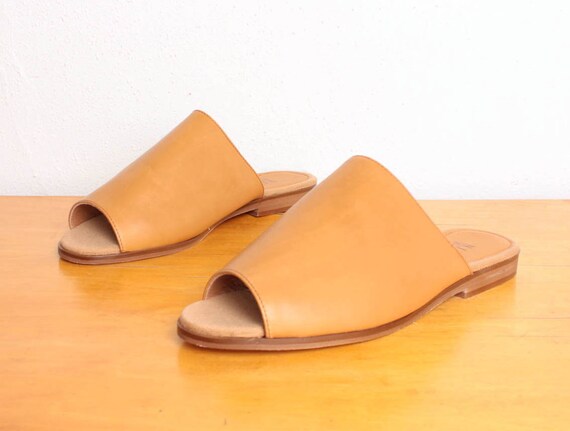 80s / 90s Slide Sandals / Tan / Nude Leather by Nine West - Size 8.5 Womens - Unworn Basic Open Toe Flat Sandals