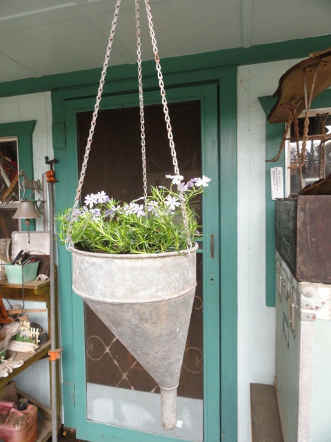 Vintage Garden Hanging Planter Galvanized Rustic Farmhouse Metal Basket