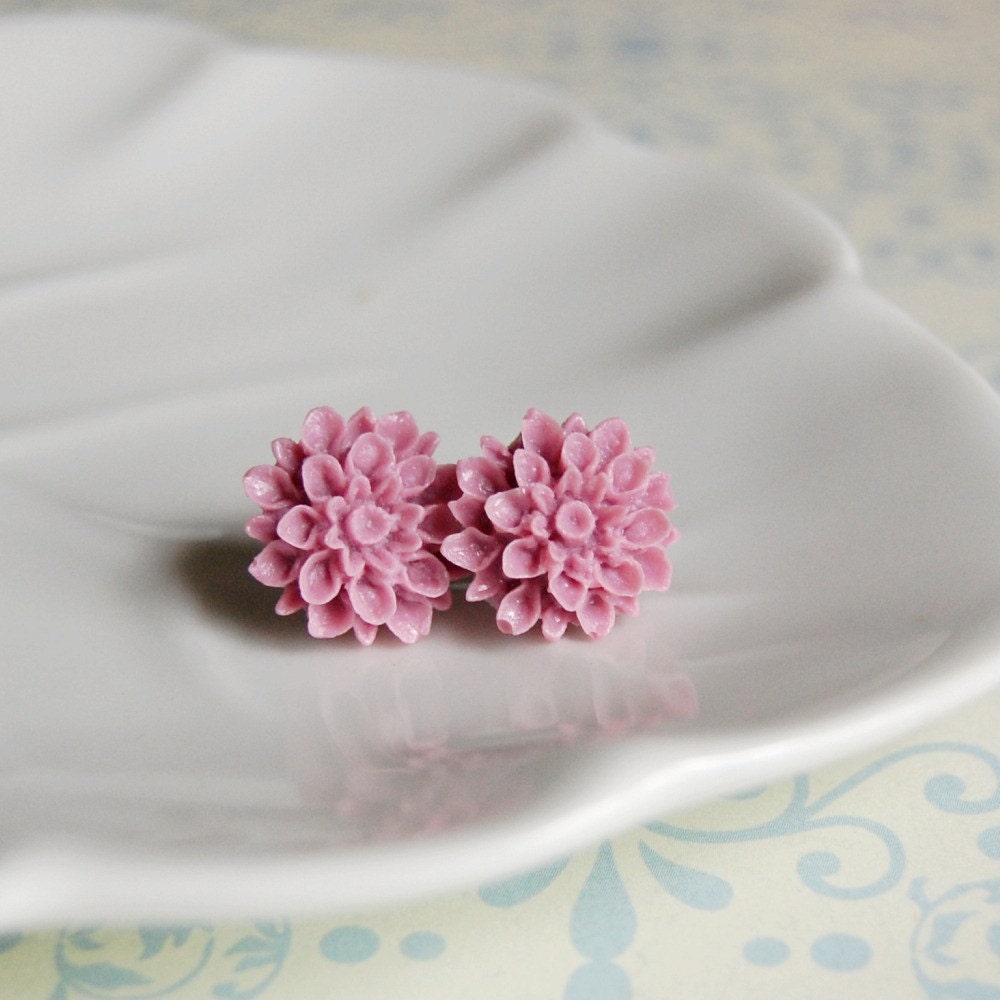 Lavender Chrysanthemum Stud Earrings