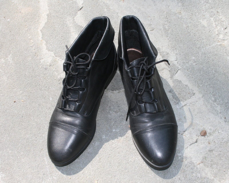 Vintage 80s Ankle Boots Size 8 Black Leather - Cuffed - Pixie- Granny - Prima Royale