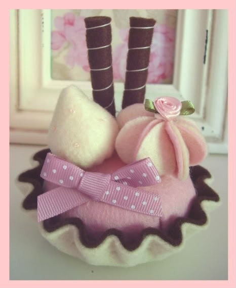 lovely felt food chocolate and strawberry felt cake