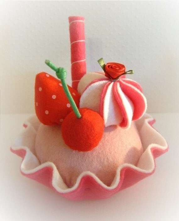 GORGEOUS FELT food strawberry cake