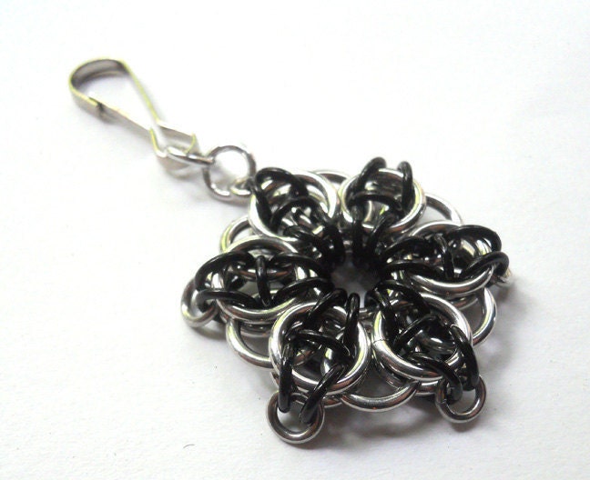 Zipper pull, Chainmaille, Black and silver, Celtic Visions star