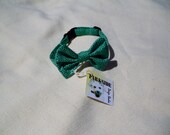 Cat Bow Tie Collar In Retro Green Batik