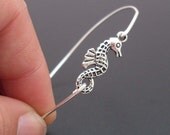 Seahorse Charm Bracelet, Silver Seahorse Bangle Bracelet, Ocean Creature, Ocean Jewelry, Sea Jewelry, Ocean Bangle, Sea Horse Bracelet