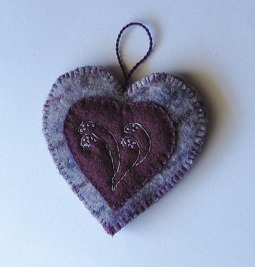 Wool ornament/ heart/ embroidered purple wool on stripes