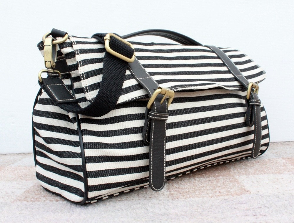 Messenger Black White