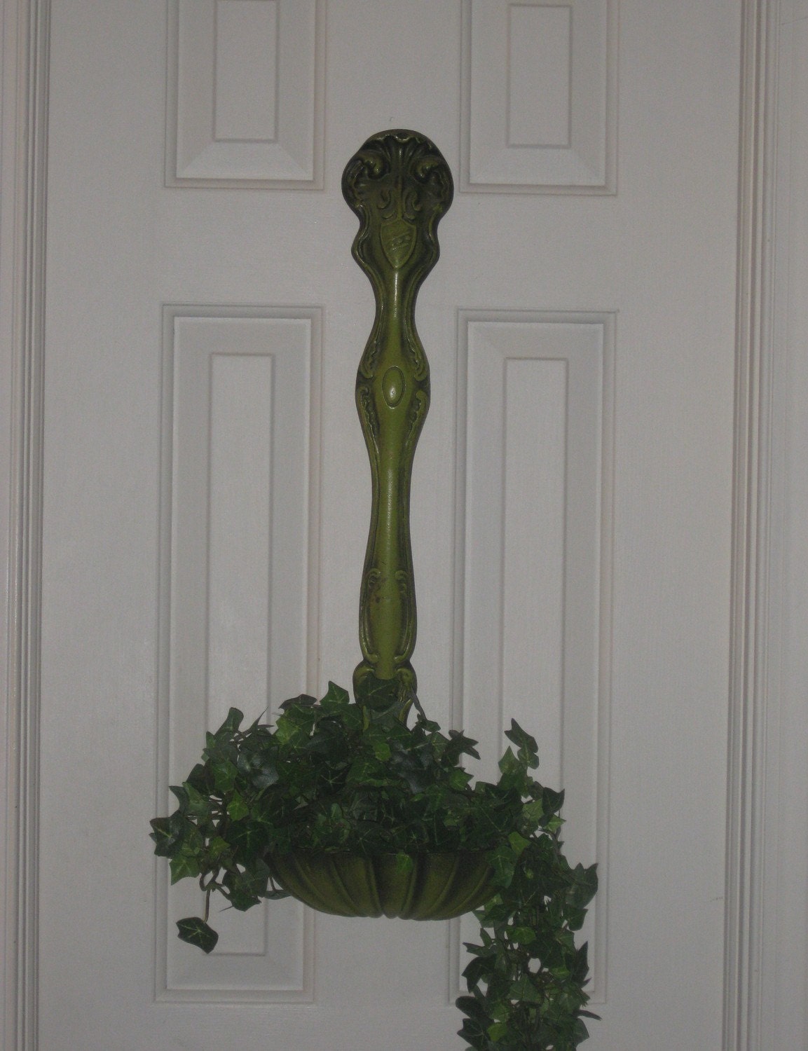 Vintage Hanging Ladle Planter Avacado green Heavy Large Crested Wall Hanging 1970s Kitchen Garden Home Decor Cast Iron