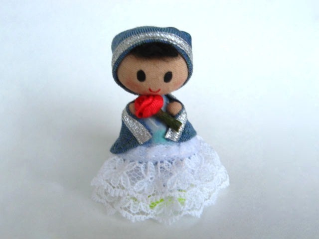 Miniature doll ornament - Miss Muffet