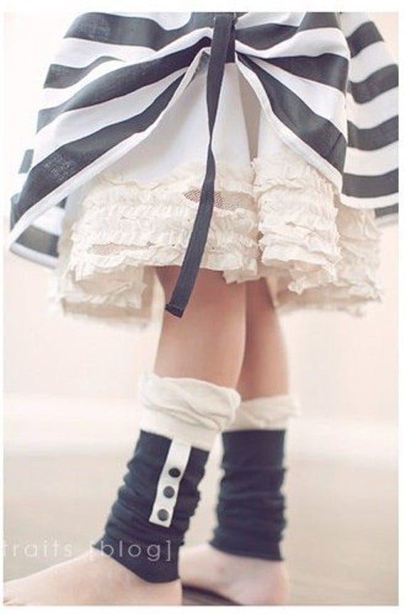 Peaseblossom bustle skirt in black and white stripe