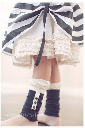 Peaseblossom bustle skirt in black and white stripe