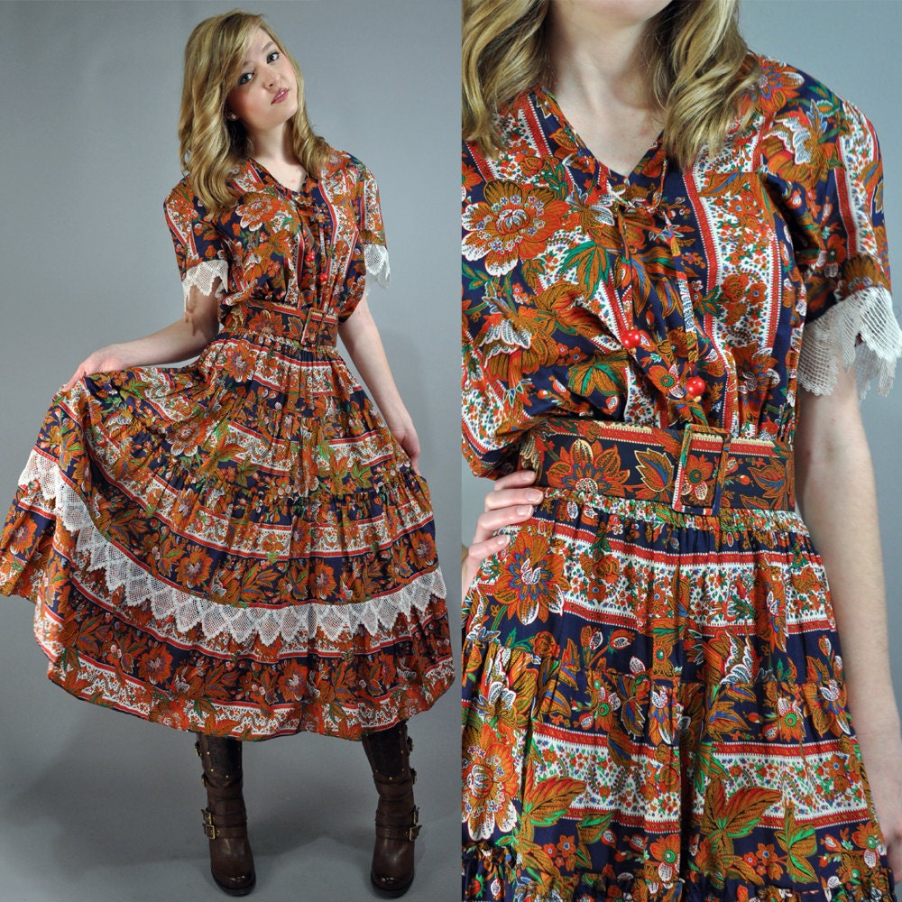 70s vintage dress / BOHEMIAN MAXI dress / full skirt Floral Gypsy Dress / summer cotton dress w/ lace trims M / L