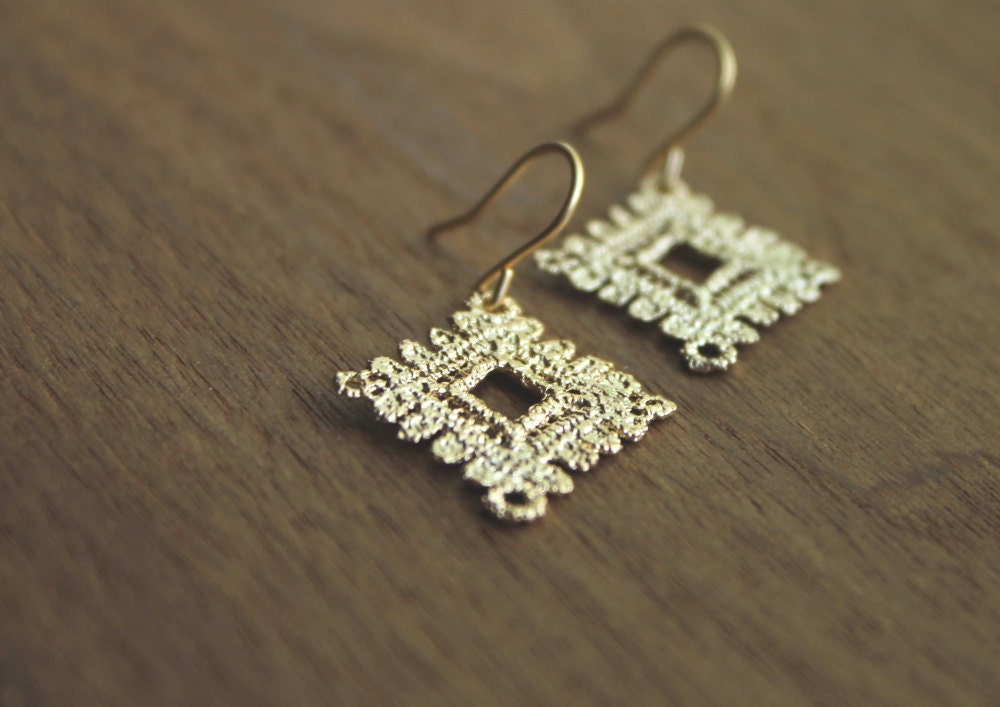 Bruges Small Matte Gold Filigree Crocheted Lace Diamond Square Motif Earrings