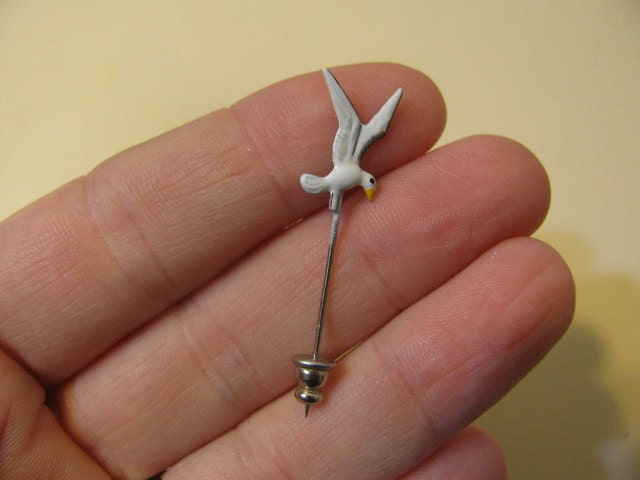 Vintage Enamel Sea Gull seagull Bird Stick pin Brooch