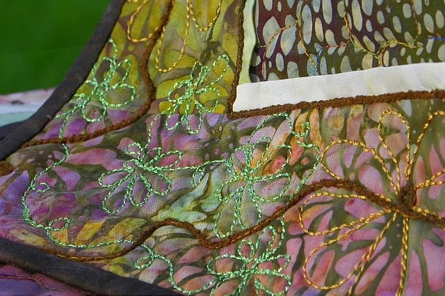 MarveLes PEBBLE BEACH N DAISIES Quilted Table Runner Green Brown Handmade