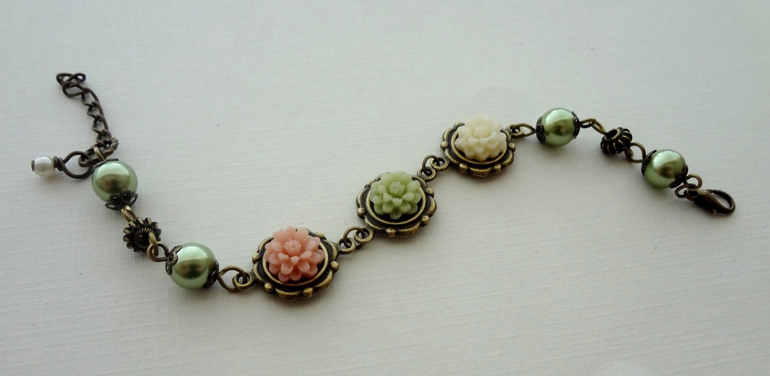 ENTIRE SHOP 25% OFF Sale- Romantic Bouquet of Flowers Bracelet in Antique Brass. Sage green, Blush, Ivory, Daisy, Pearl
