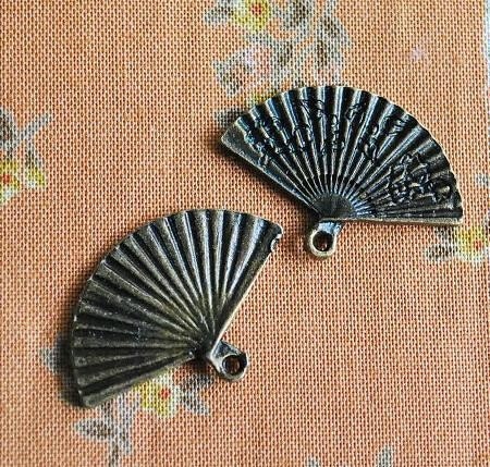 Japanese fan brass charm - 10 ITEMS - pendant - Antique looking -