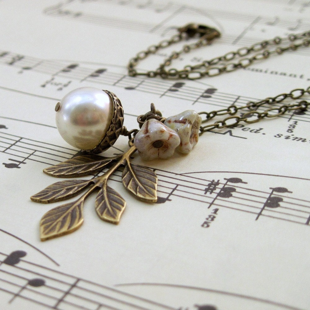 Pearl Acorn Necklace Leaf Necklace Pearl Necklace Autumn Acorn Nature Jewelry Flower Necklace Antique Brass Jewelry Woodland - Nutcracker