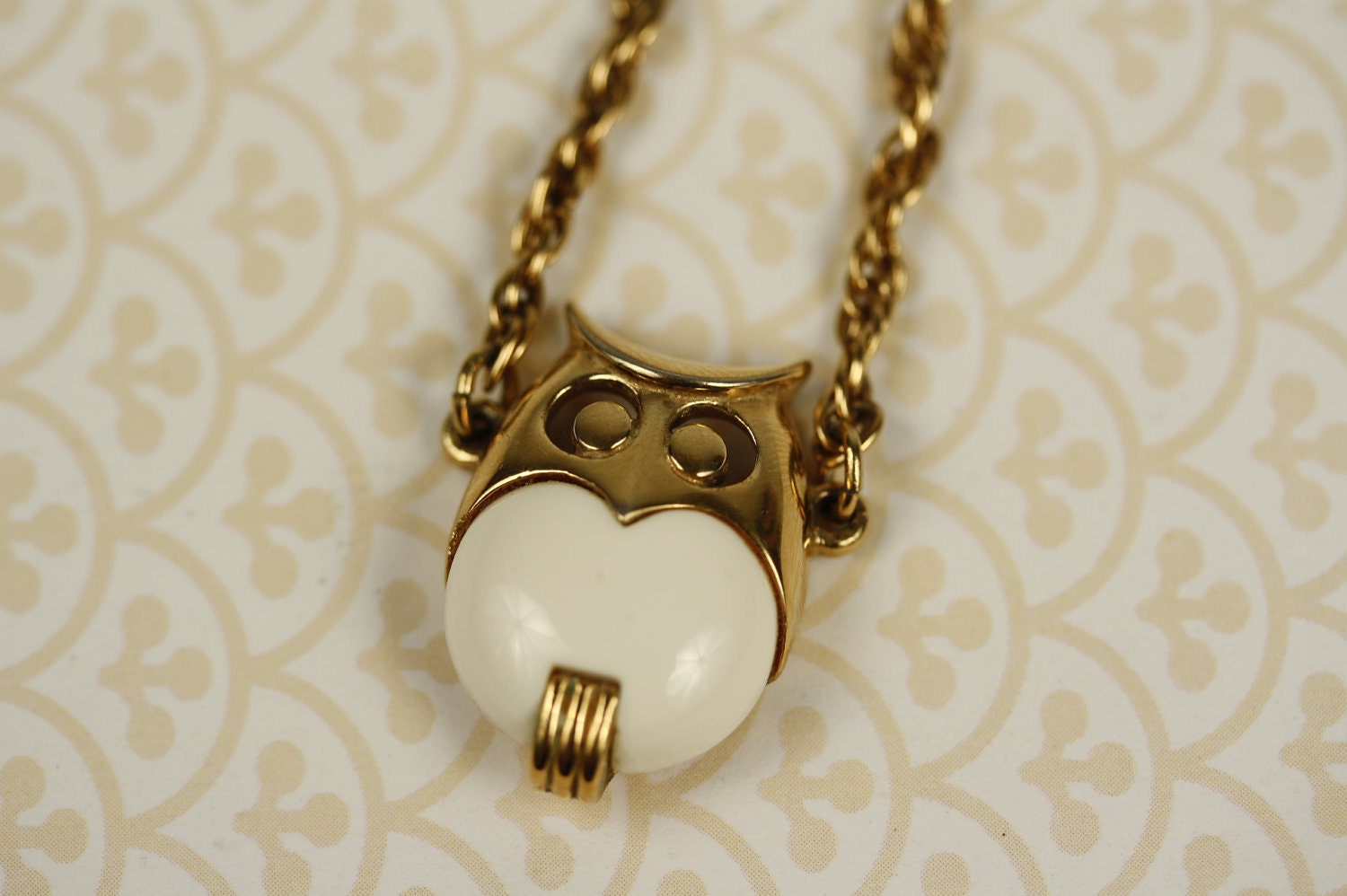 Small White Mod Owl Necklace, Vintage Pendant, Trifari Bird, Choker Fashion Jewelry