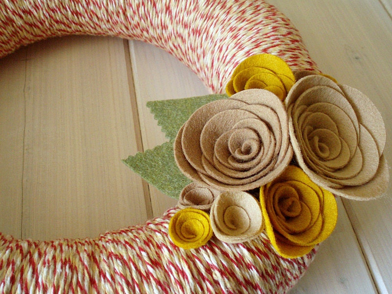 Yarn Wreath Felt Handmade Door Decoration - Tan and Red 12in