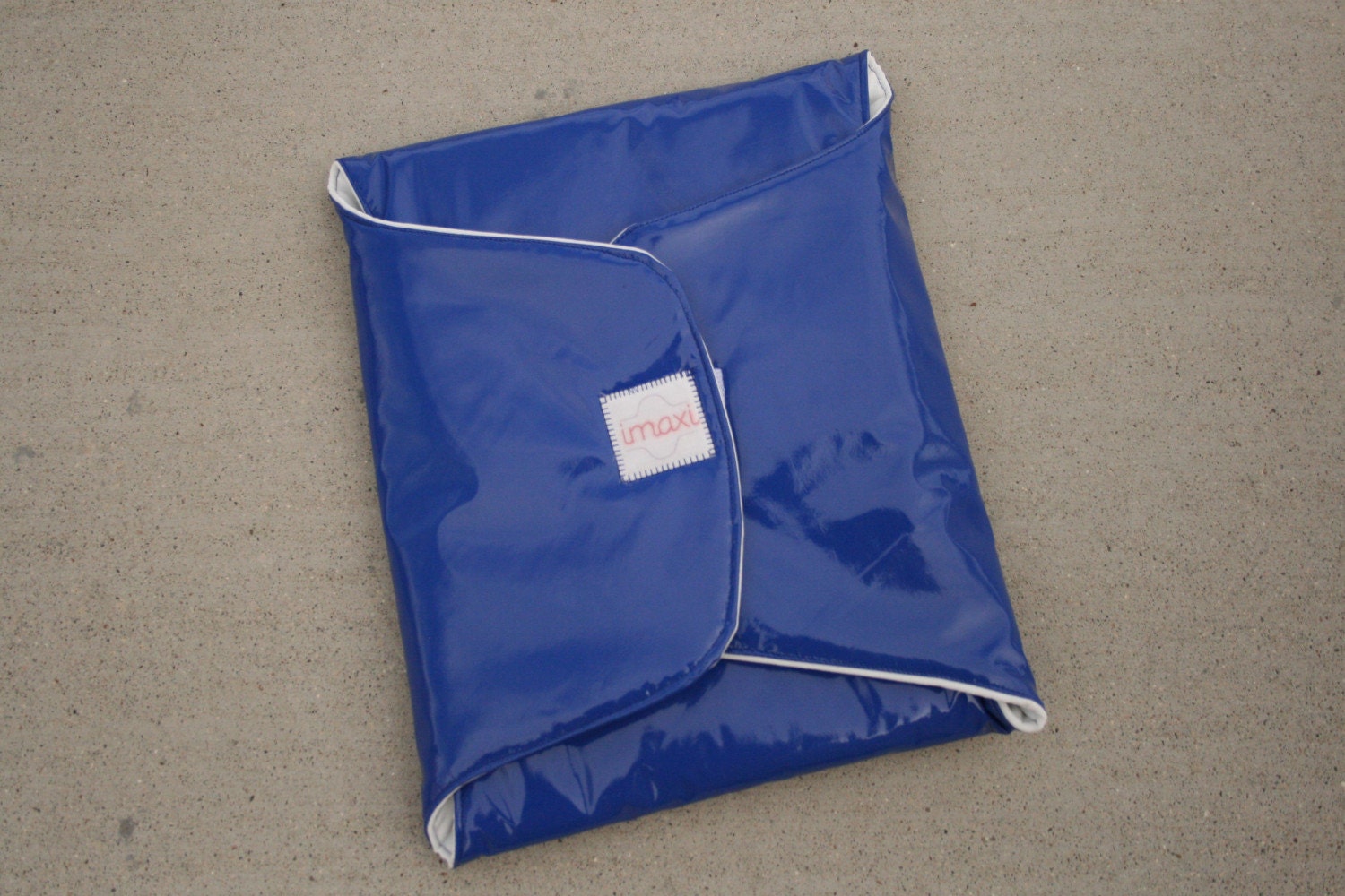 iMaxi - The Apple iPad Cover/Case with Protective Wings - Blue