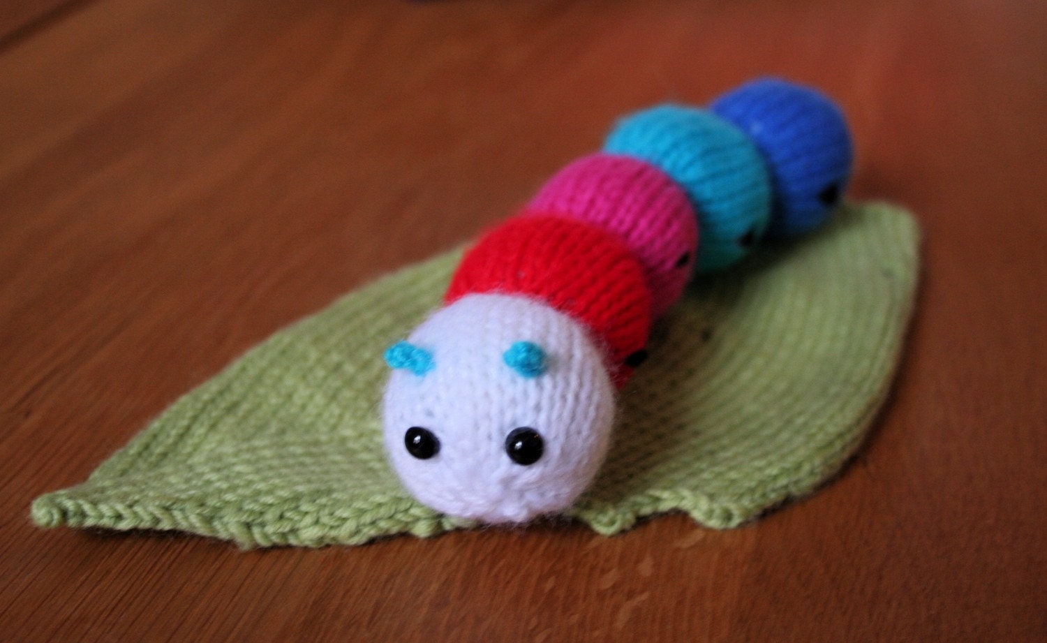 Knit your own baby caterpillar with leaf (pdf pattern)