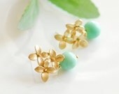 Flower stud earrings - Mint green and gold earrings - Dangle drop earrings