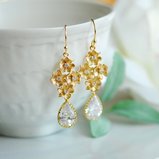 Brides jewelry - Crystal bridal earrings - Gold crystal earrings -  crystal drop earrings - Wedding jewelry for brides - Floral jewelry