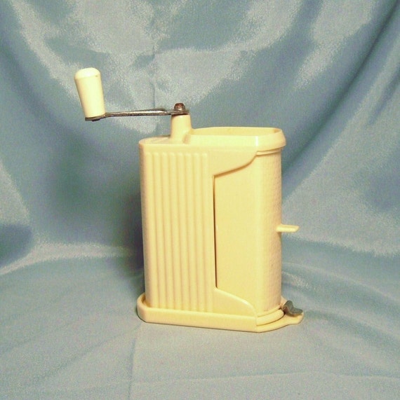 Brevettato Vintage Italian Parmesan Hard Cheese Grater by AppleJar