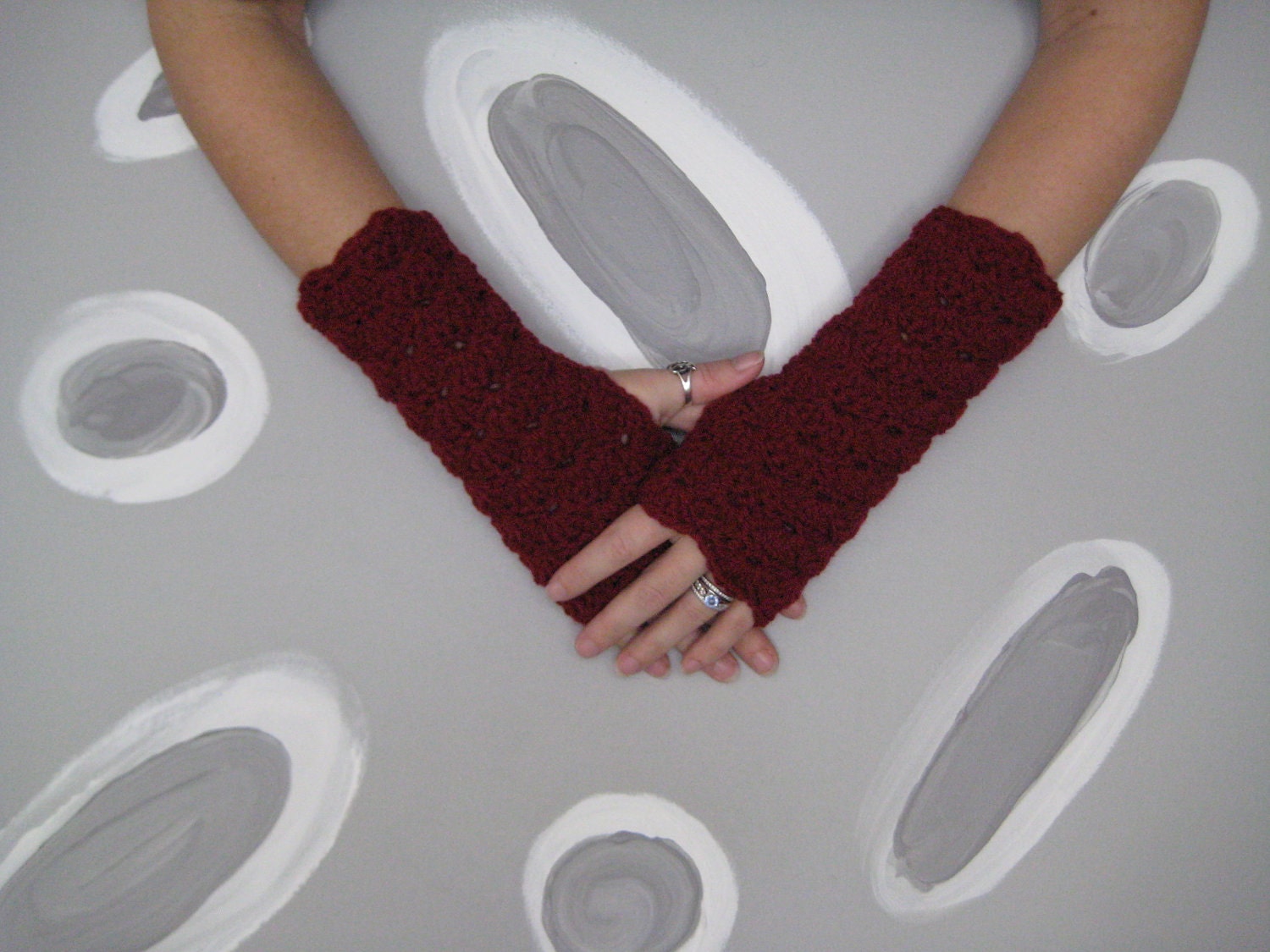 Zoe Wrist Warmers - crimson
