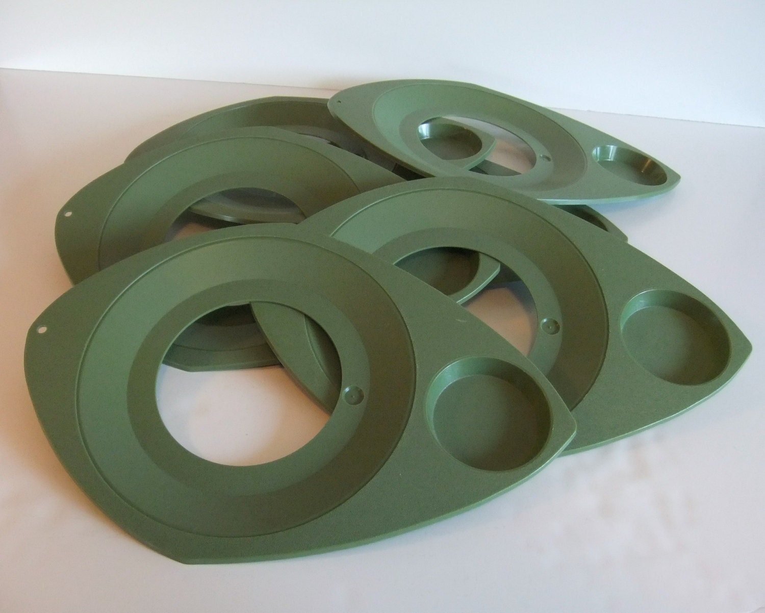 Vintage Plate Holder // Paper Plate Holder // Olive Green Plastic Paper Plate Holder