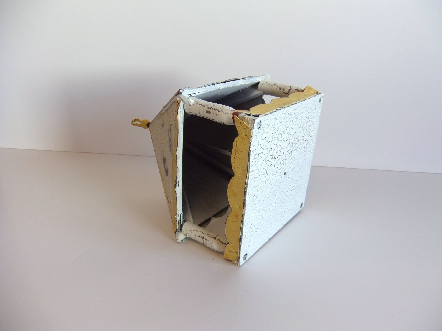 Vintage Bird House Feeder