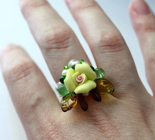 Flower Bouquet Beaded Ring - Yellow Rose and Amber Leaves - Size 9
