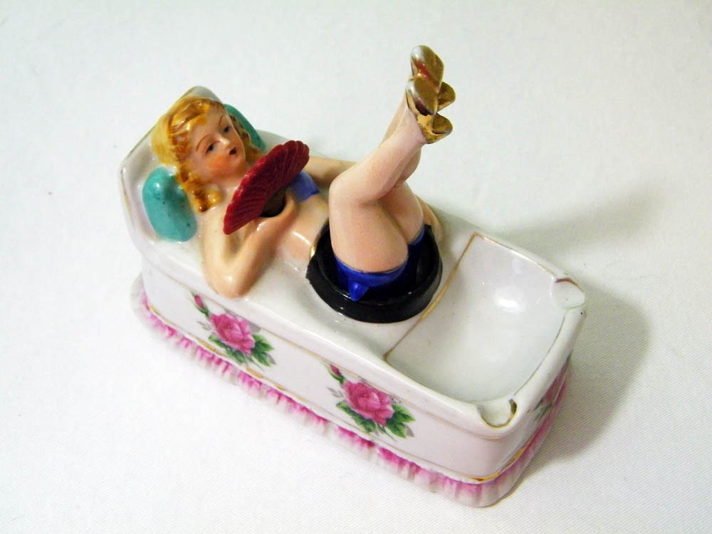 Art Deco Vintage Ashtray Pin Up Girlie with Moving Legs & Nodding Fan