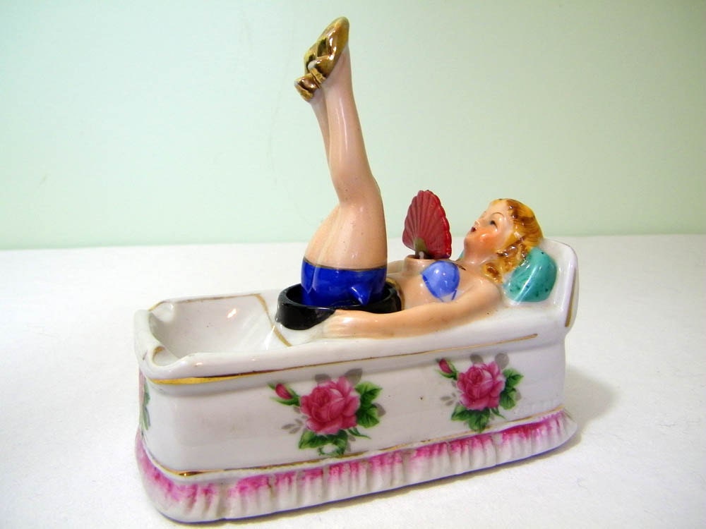 Art Deco Vintage Ashtray Pin Up Girlie with Moving Legs & Nodding Fan