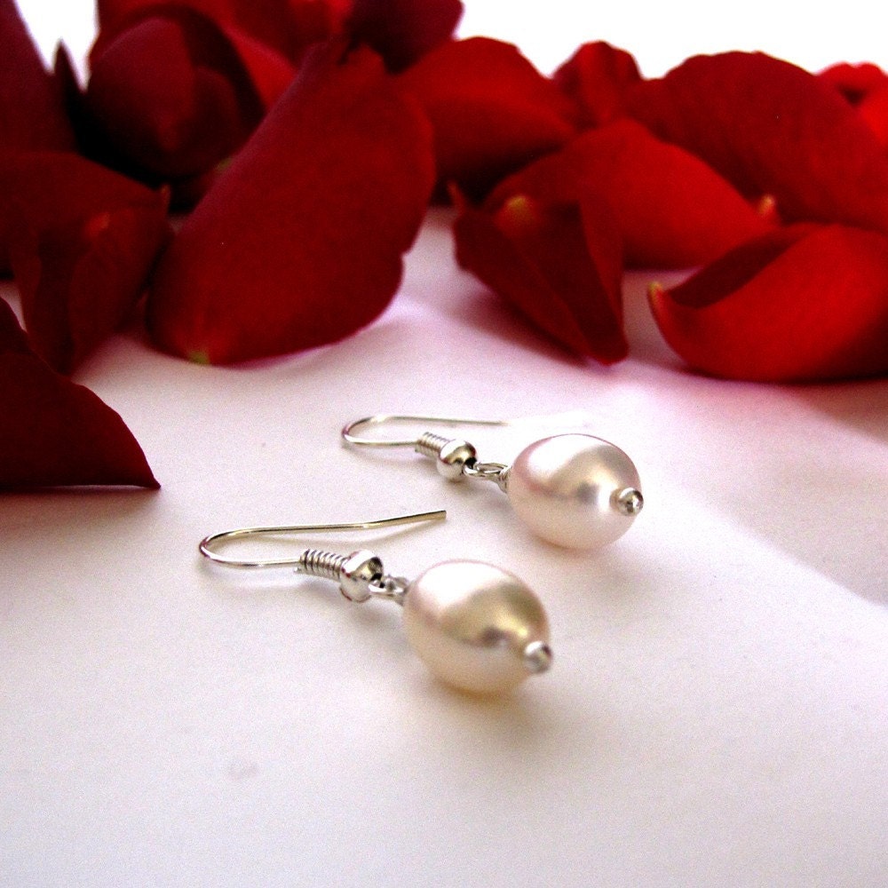 Sofia - white pearl earrings