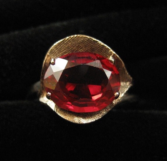 10K Ring With Cherry Red Stone, Size 4.5, 1970s