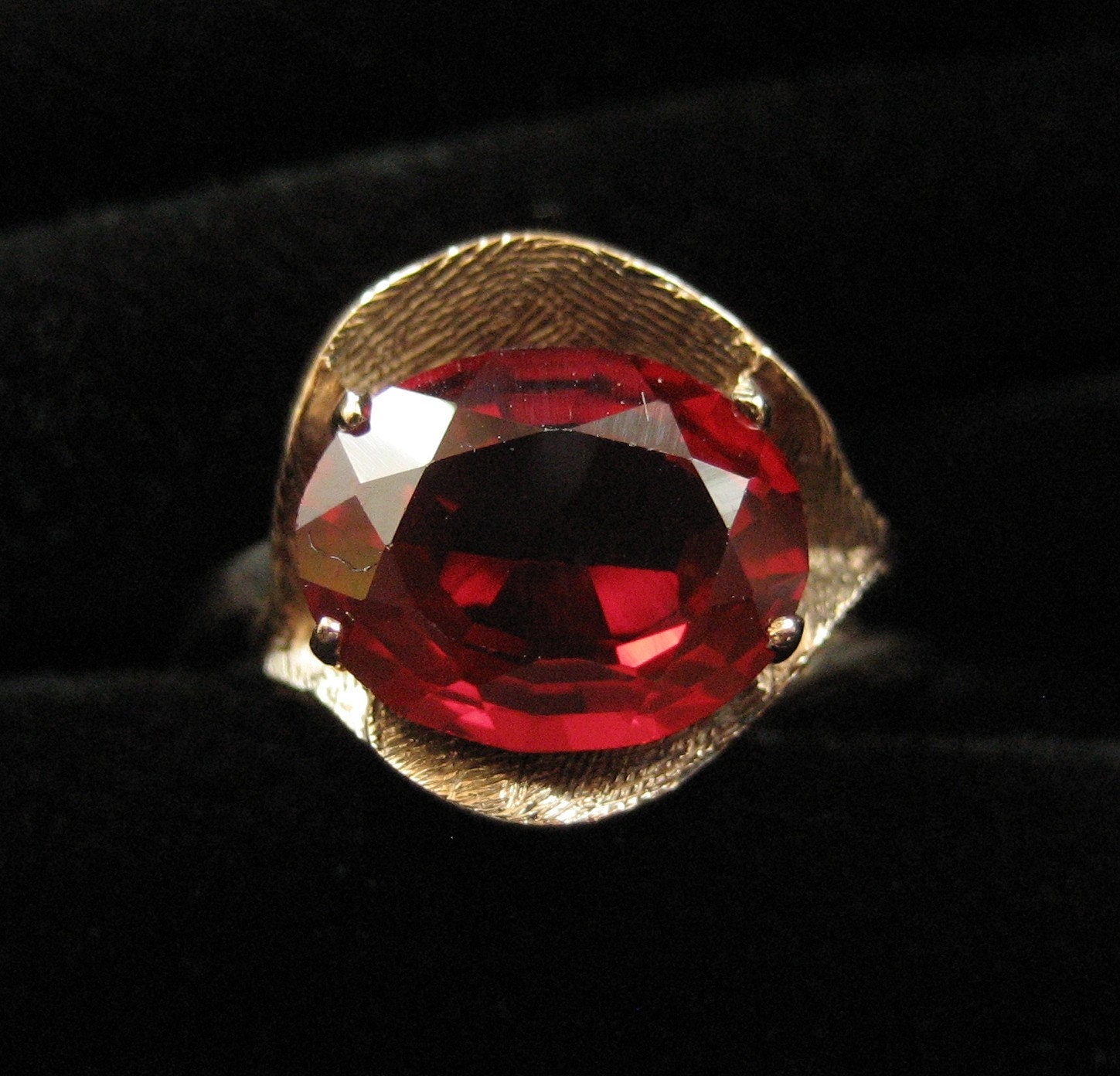 10K Ring With Cherry Red Stone, Size 4.5, 1970s