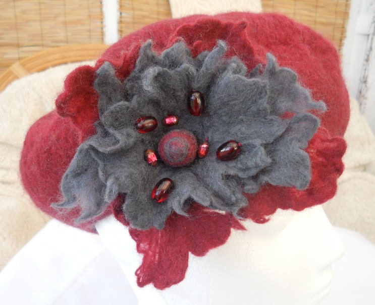 French Style Beret with separate brooch reversible beret, hand felted pure Merino Wool