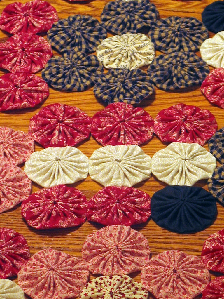 Americana Country Red, White, Blue Gingham & Calicos Yo Yo Quilt Throw