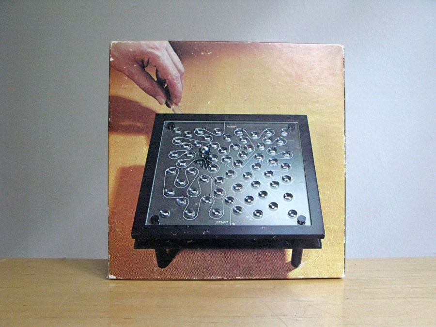 Vintage Pitfalls Magnetic Maze