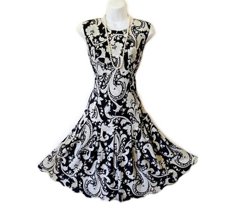 SALE Vintage 1960s dress Paisley dress Sleeveless Summer Pleated Drop Waist dress, Shade of black and white S/M