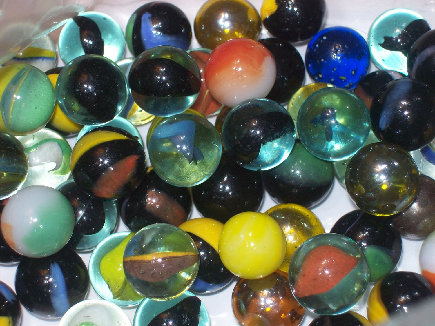 Vintage Set Of 80 Rare Multi Colored Cats Eye Glass By