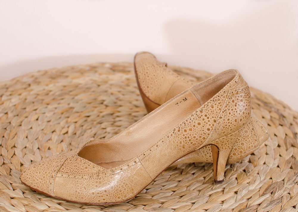 Nude Snakeskin Shoes - Vintage 1970s Pumps - Light Caramel Leather High Heels - 7 US